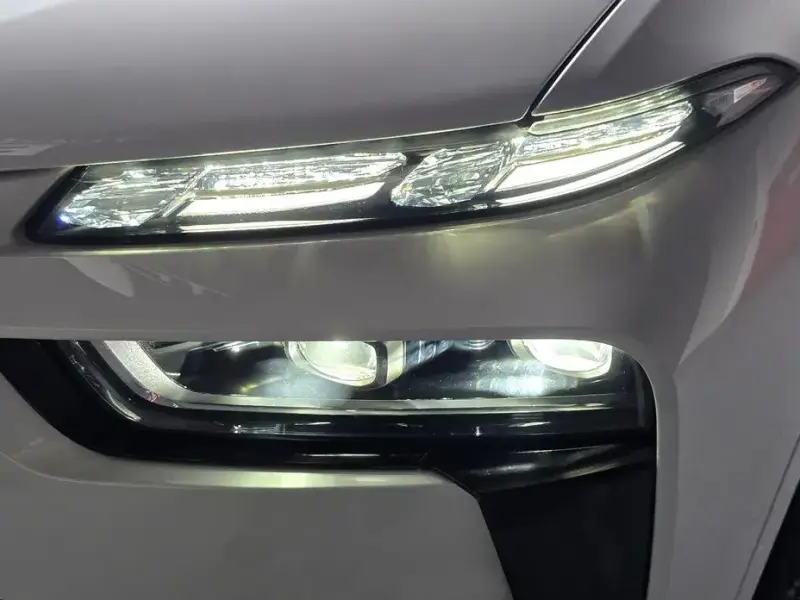 2025 BMW X7 с пробегом 23 339 км