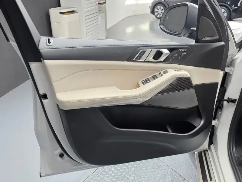 2025 BMW X7 с пробегом 23 339 км
