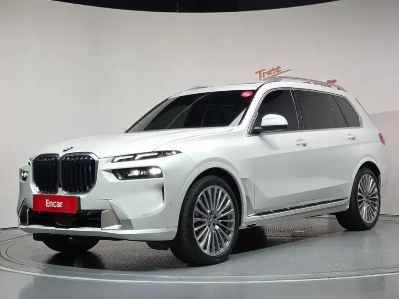 2025 BMW X7 с пробегом 10 593 км