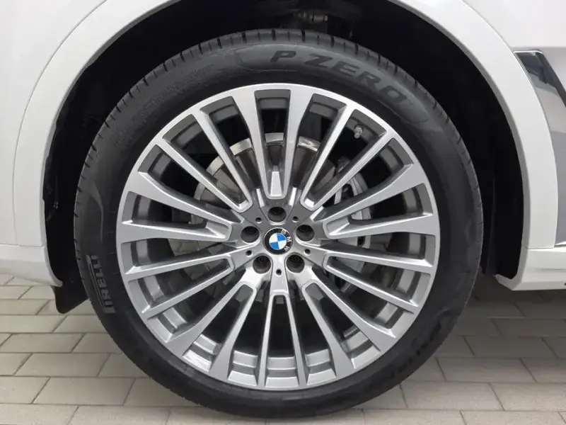 2025 BMW X7 с пробегом 10 593 км