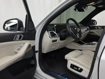 2025 BMW X7 с пробегом 10 593 км
