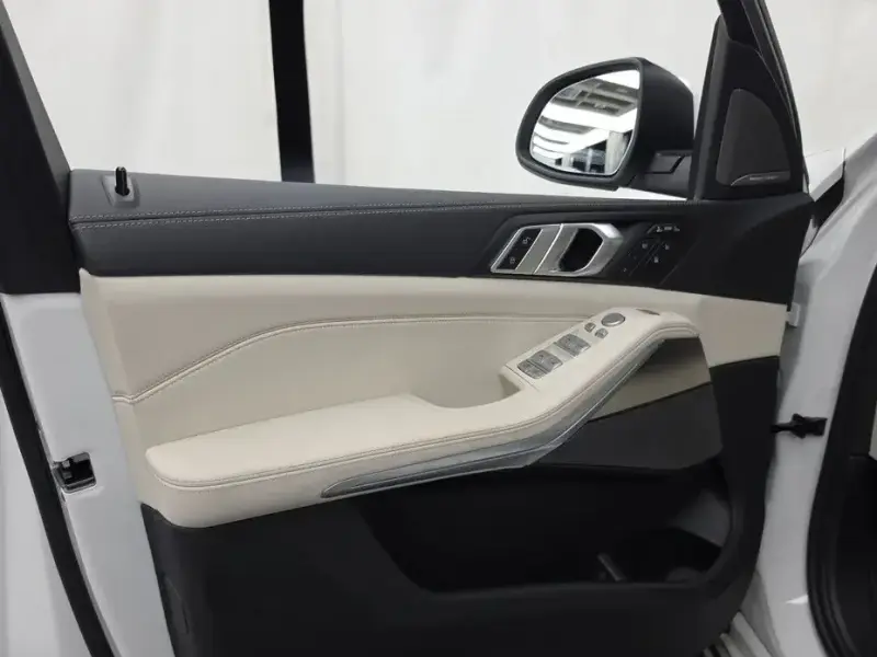 2025 BMW X7 с пробегом 10 593 км