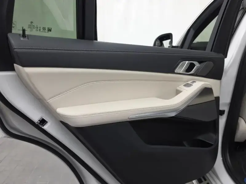 2025 BMW X7 с пробегом 10 593 км
