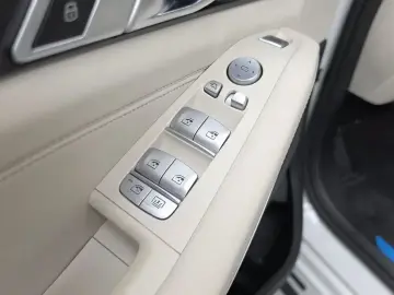 2025 BMW X7 с пробегом 10 593 км