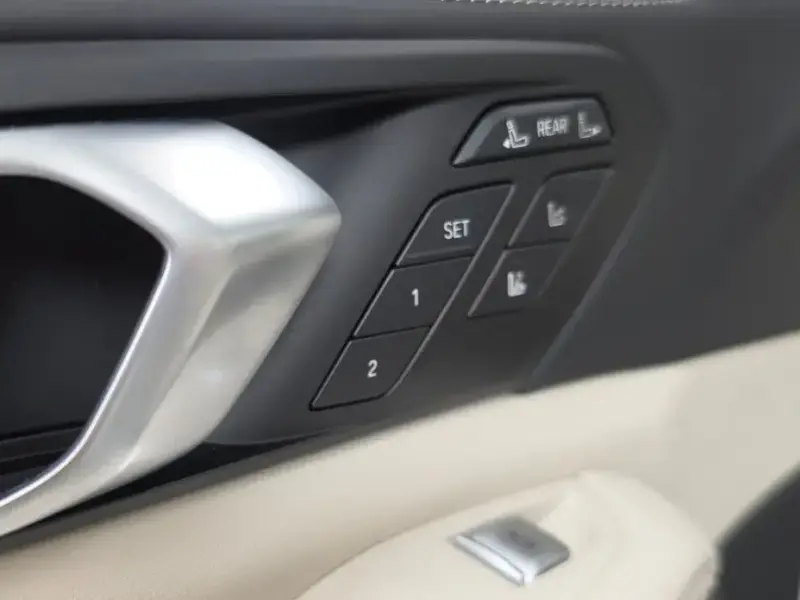 2025 BMW X7 с пробегом 10 593 км