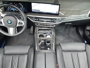 2025 BMW X7 с пробегом 13 762 км