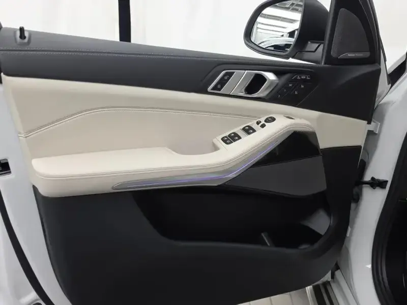 2025 BMW X7 с пробегом 13 590 км