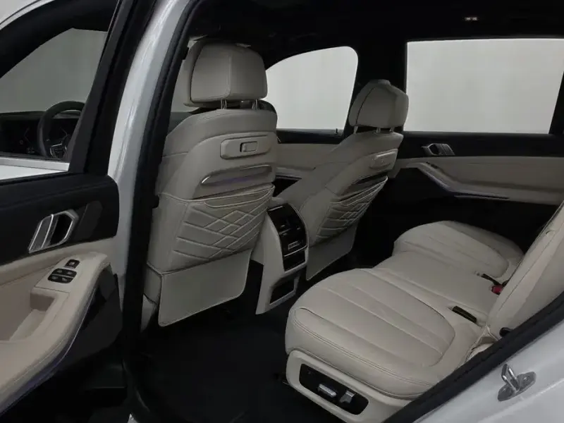 2025 BMW X7 с пробегом 13 590 км