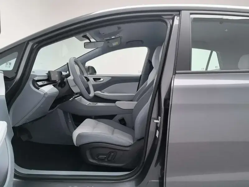 2026 MG 4 EV с пробегом 1 300 км