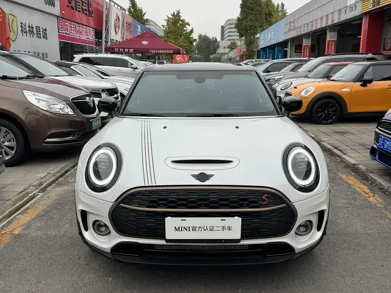 2023 Mini Clubman с пробегом 10 800 км
