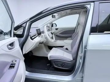 2026 MG 4 EV с пробегом 12 400 км