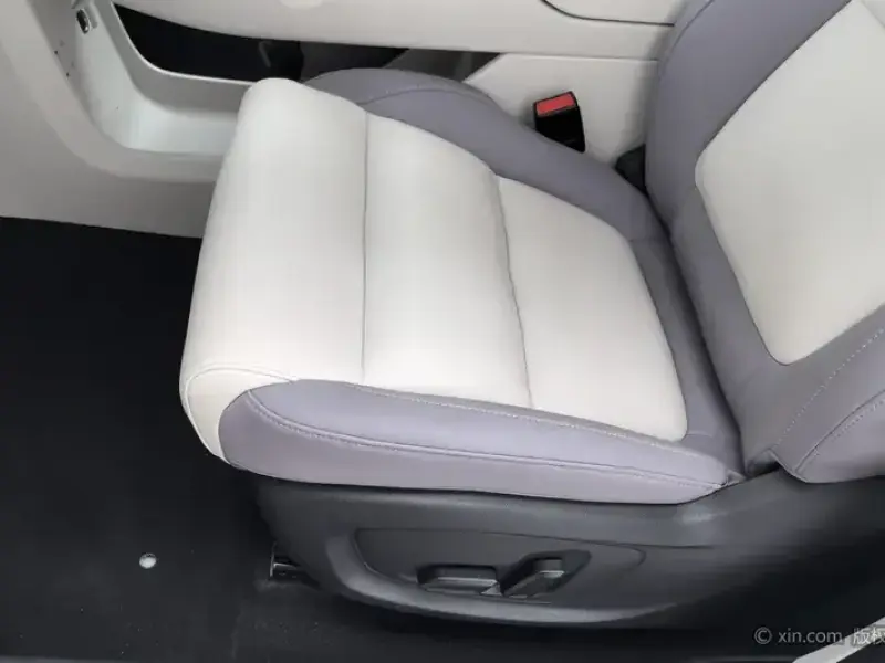 2026 MG 4 EV с пробегом 13 700 км