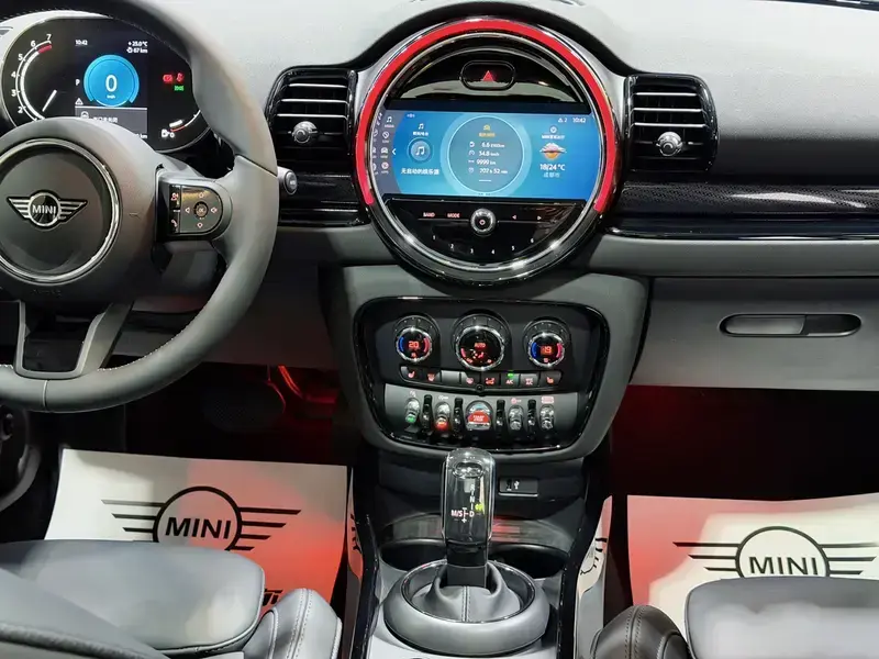 2023 Mini Clubman с пробегом 23 500 км