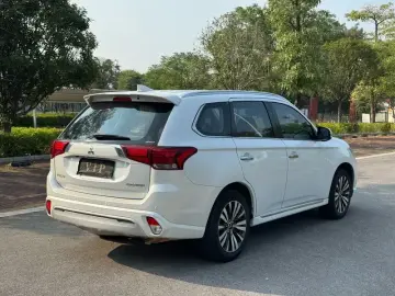 2021 Mitsubishi Outlander с пробегом 128 000 км
