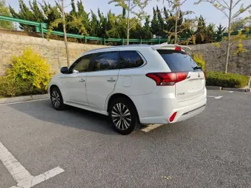 2021 Mitsubishi Outlander с пробегом 60 000 км