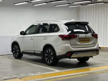 2019 Mitsubishi Outlander с пробегом 107 100 км