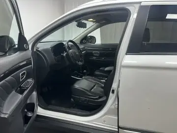 2019 Mitsubishi Outlander с пробегом 107 100 км