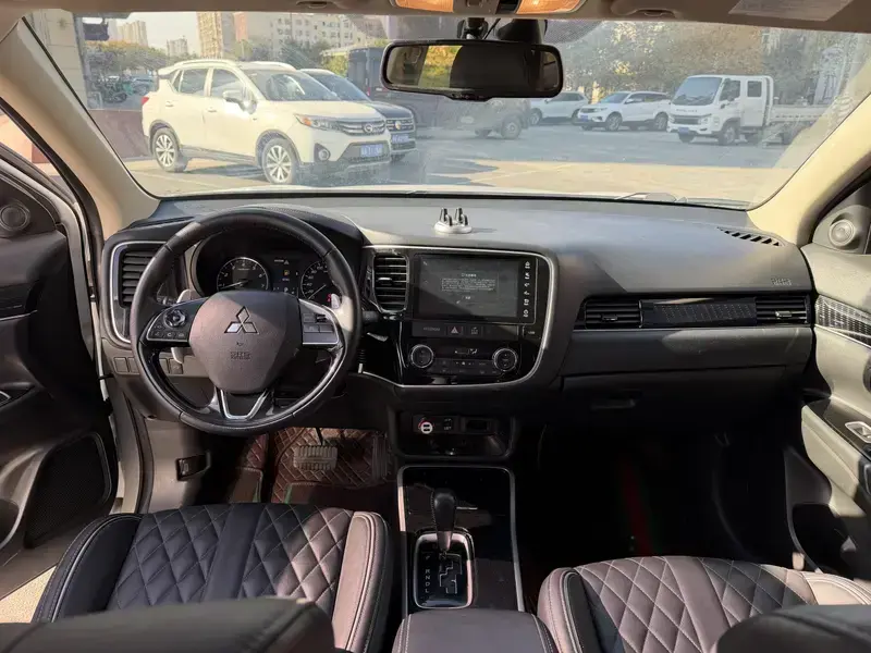 2020 Mitsubishi Outlander с пробегом 60 000 км