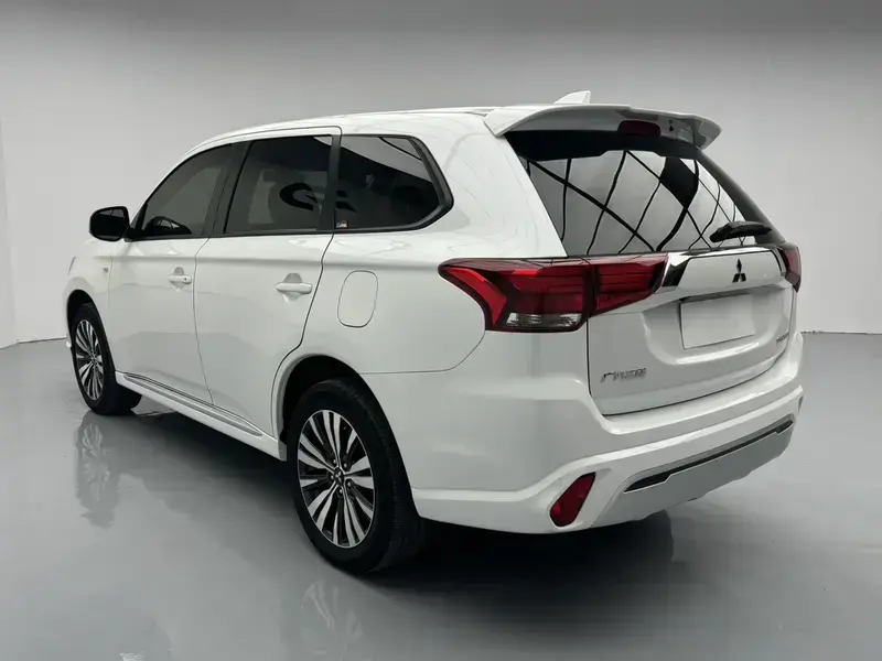 2021 Mitsubishi Outlander с пробегом 27 000 км
