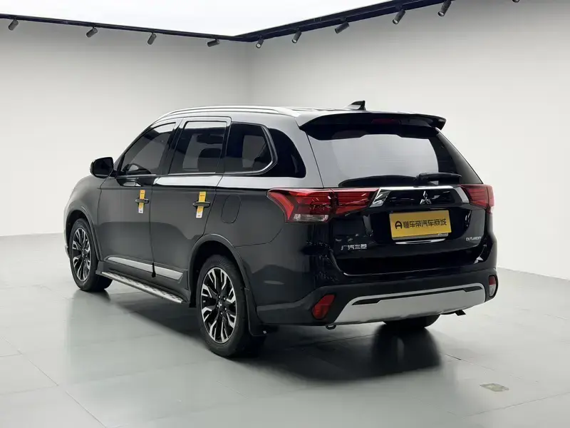 2020 Mitsubishi Outlander с пробегом 81 700 км