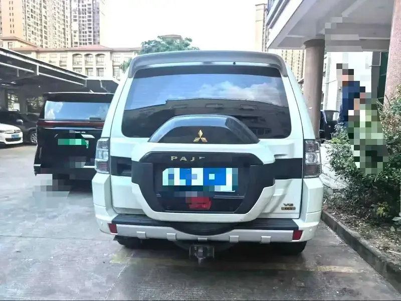 2020 Mitsubishi Pajero с пробегом 8 200 км