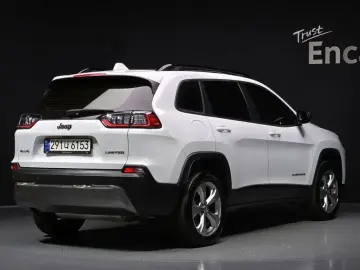 2022 Jeep Cherokee с пробегом 102 399 км