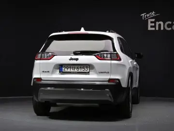 2022 Jeep Cherokee с пробегом 102 399 км