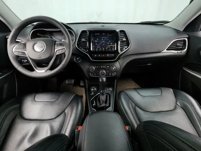 2022 Jeep Cherokee с пробегом 102 399 км