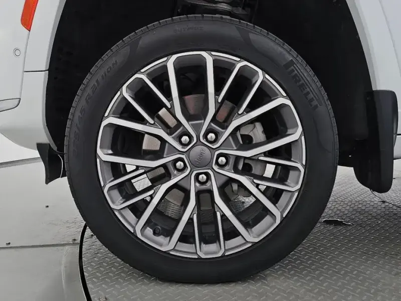 2023 Jeep Cherokee с пробегом 54 314 км