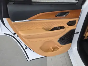 2023 Jeep Cherokee с пробегом 73 450 км