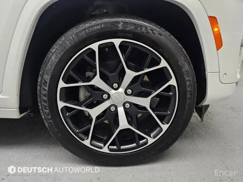 2023 Jeep Cherokee с пробегом 73 429 км