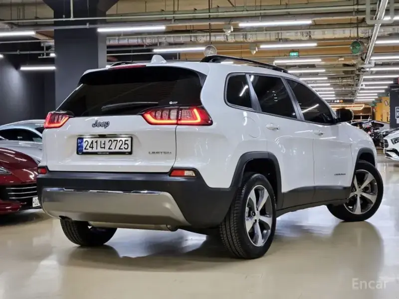 2022 Jeep Cherokee с пробегом 2 500 км