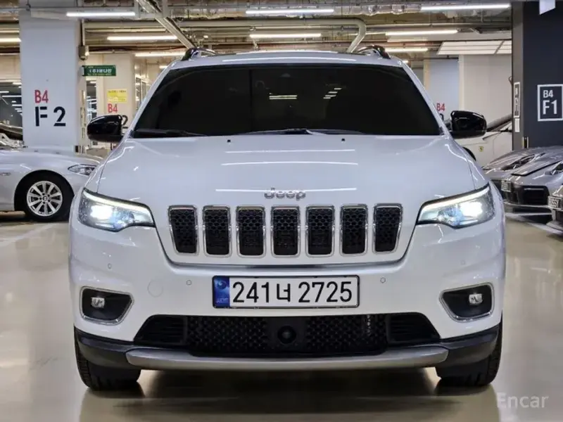 2022 Jeep Cherokee с пробегом 2 500 км