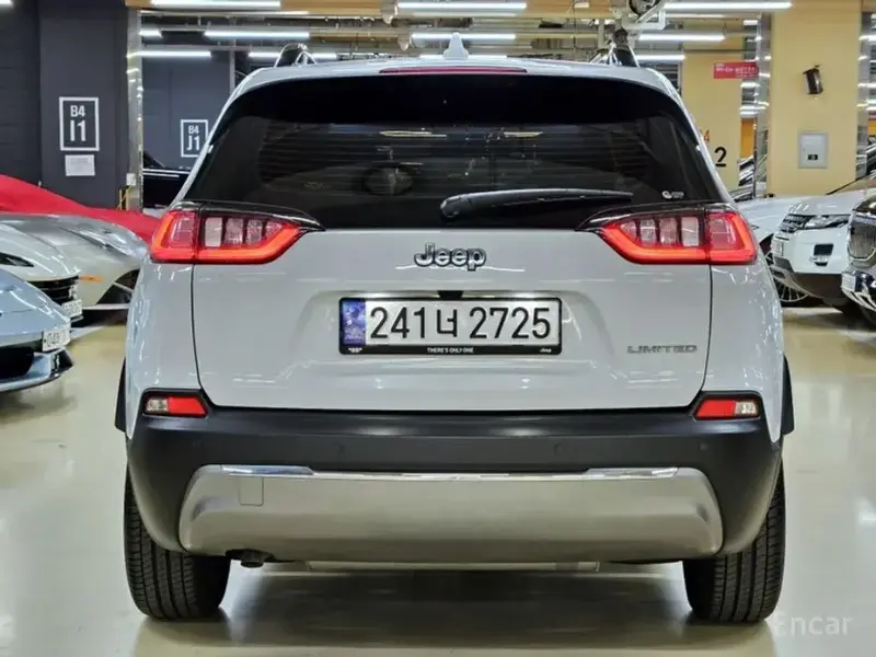 2022 Jeep Cherokee с пробегом 2 500 км