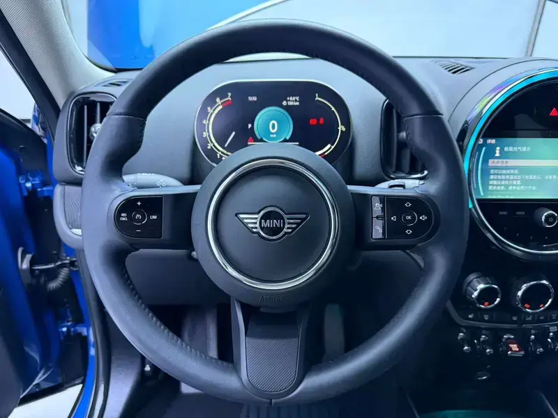 2023 Mini Countryman с пробегом 9 000 км