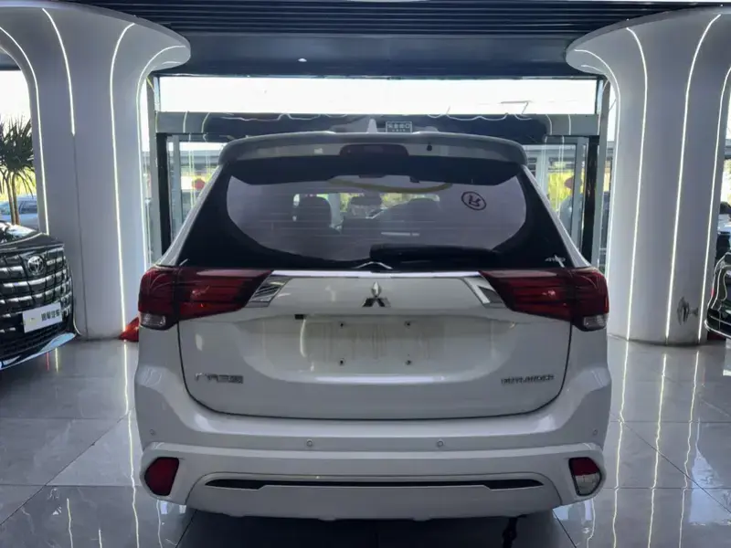 2021 Mitsubishi Outlander с пробегом 49 100 км