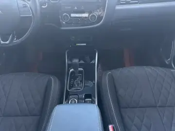 2021 Mitsubishi Outlander с пробегом 49 100 км