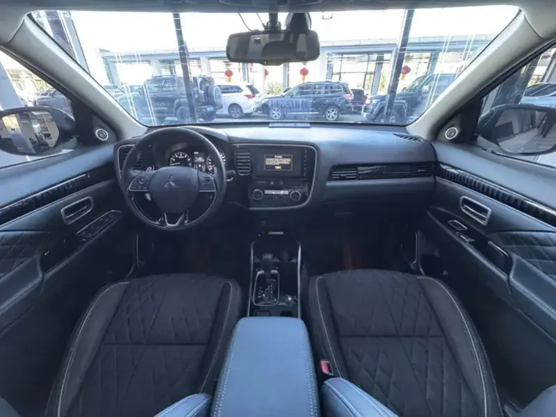 2021 Mitsubishi Outlander с пробегом 49 100 км