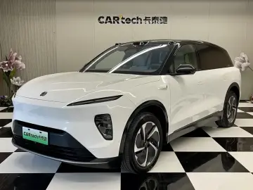 Nio ES8