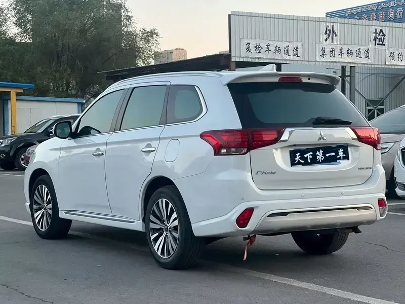 2021 Mitsubishi Outlander с пробегом 70 000 км