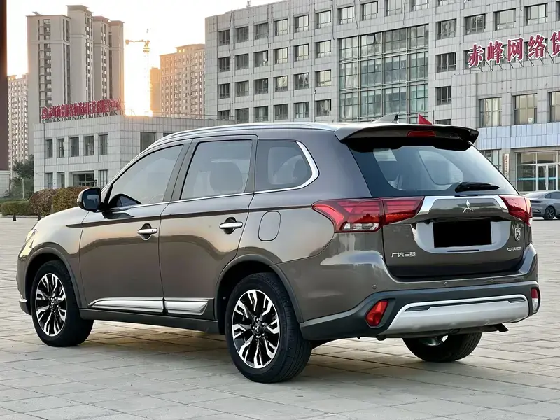 2019 Mitsubishi Outlander с пробегом 60 000 км