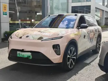 Nio ES8