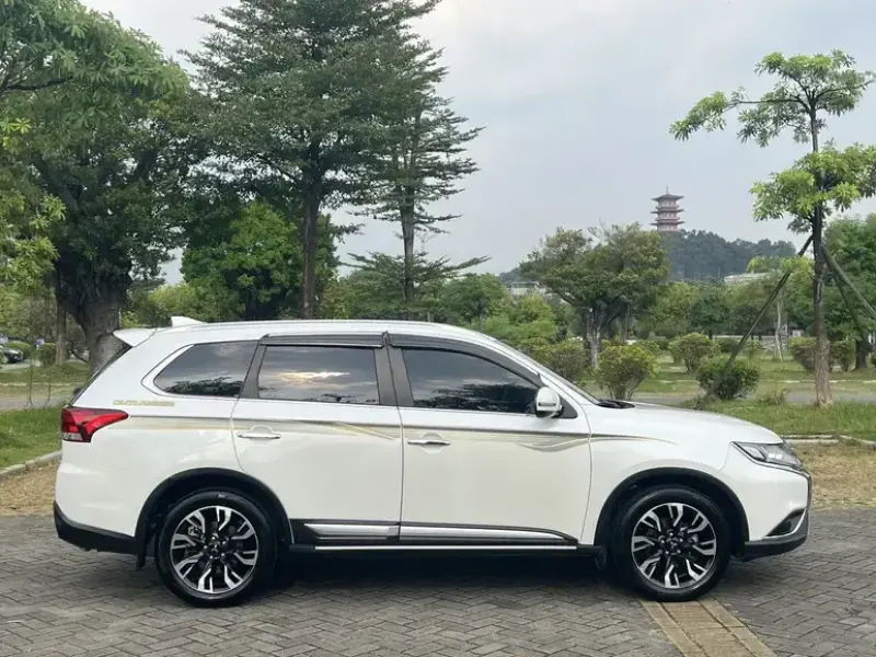 2019 Mitsubishi Outlander с пробегом 107 000 км
