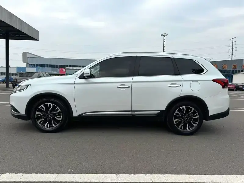 2021 Mitsubishi Outlander с пробегом 58 000 км