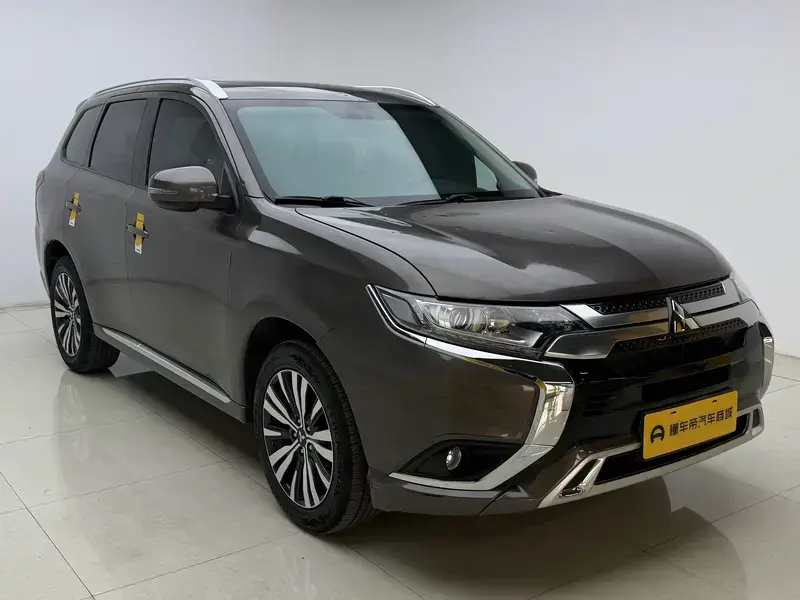 2021 Mitsubishi Outlander с пробегом 30 100 км