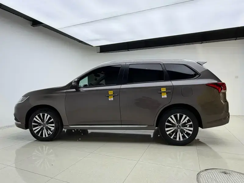 2021 Mitsubishi Outlander с пробегом 30 100 км