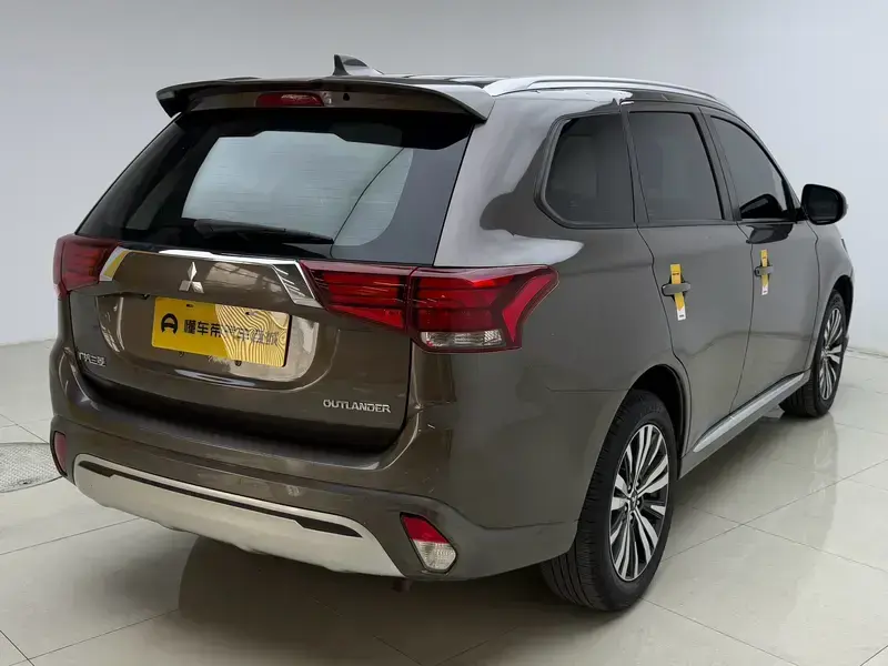 2021 Mitsubishi Outlander с пробегом 30 100 км