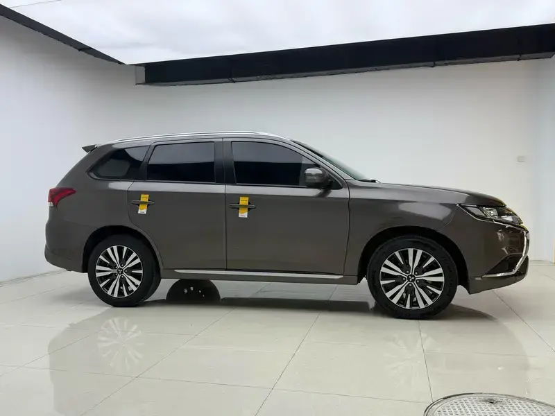 2021 Mitsubishi Outlander с пробегом 30 100 км