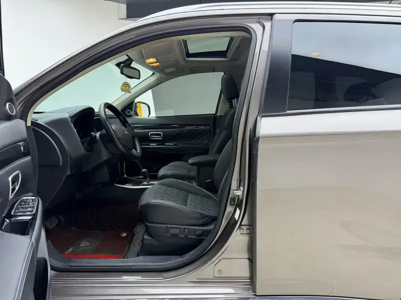 2021 Mitsubishi Outlander с пробегом 30 100 км