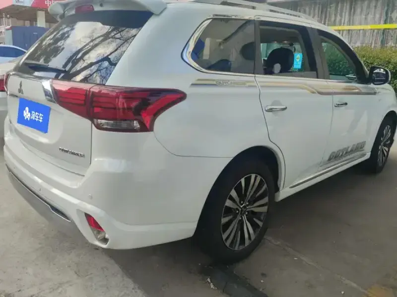 2020 Mitsubishi Outlander с пробегом 61 000 км